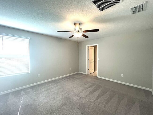 Building Photo - 15537 Miller Creek Dr