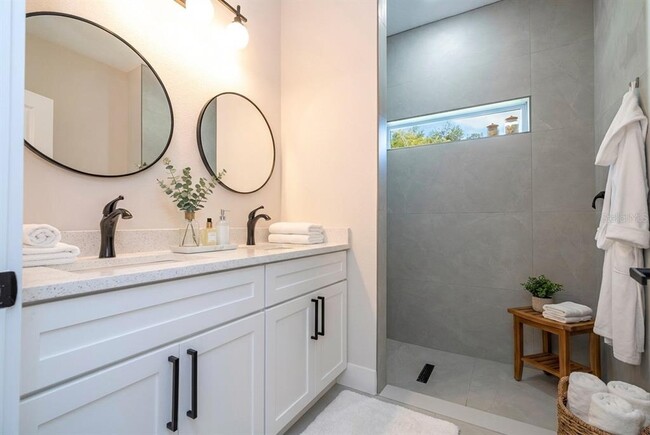 Building Photo - 435 E 13th St