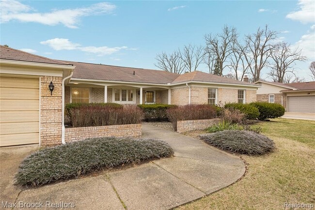 Building Photo - 28977 Lake Park Dr