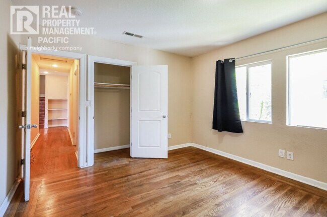 Building Photo - Charming 3-Bedroom Home in Glenview