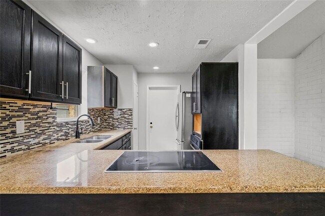 Building Photo - 16323 Maplemont Dr