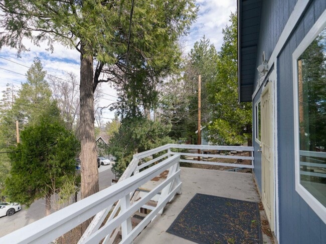 Building Photo - 26425 Lake Forest Dr