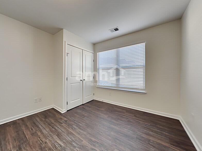 Building Photo - 116 Orleans Ct