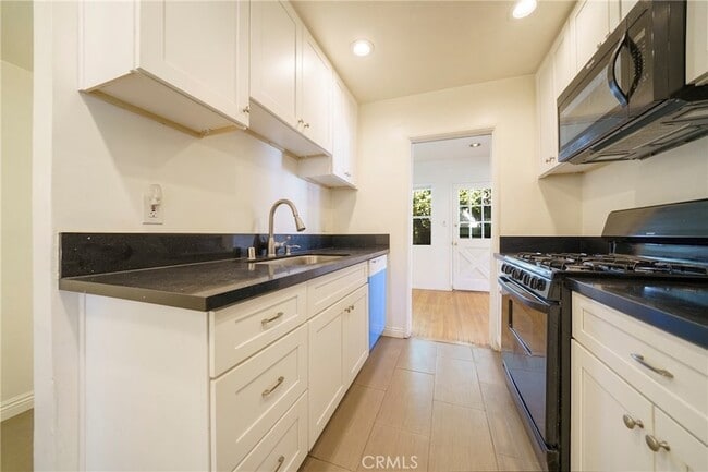 Building Photo - 5446 Columbus Ave