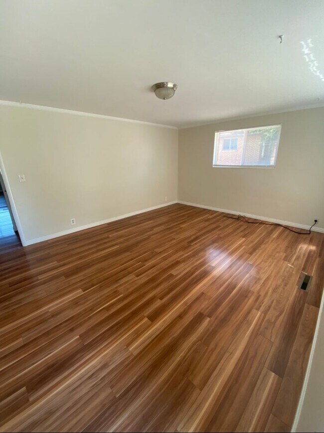 Building Photo - Spacious 4 Bed 2 Bath Home in Roy, UT with Fully Fenced Yard