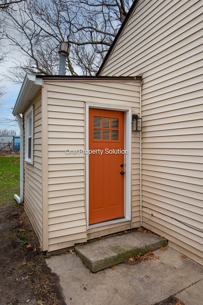 Building Photo - 1665 W 40th Ave