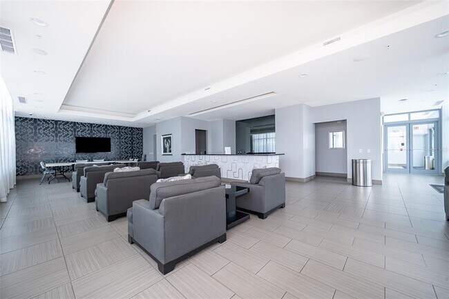 Building Photo - 260 S Osceola Ave