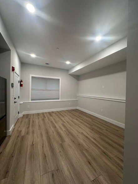 Building Photo - 56 Brill St