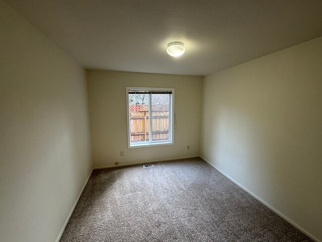 Building Photo - Single level home ~3 Bedroom ~ 2 bath House in Great Location with A/C