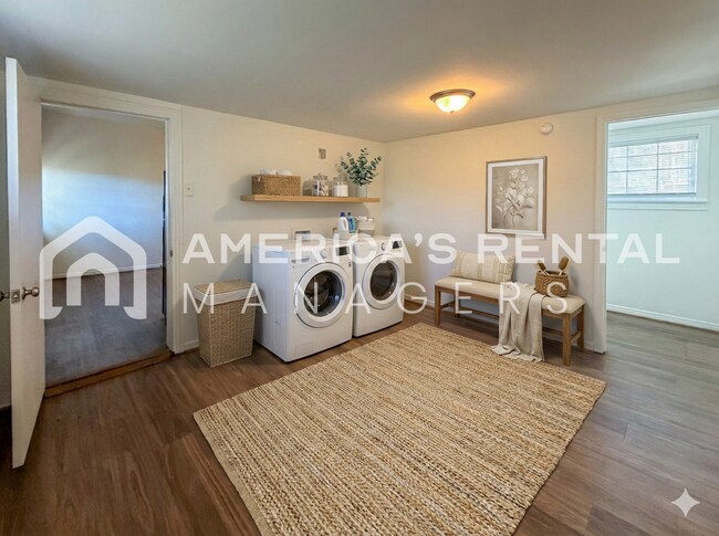 Building Photo - Charming & Spacious Graysville Home for Rent!