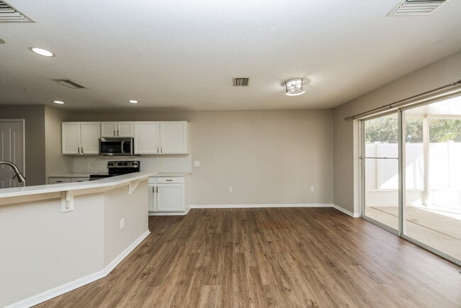 Building Photo - 10435 Frog Pond Dr