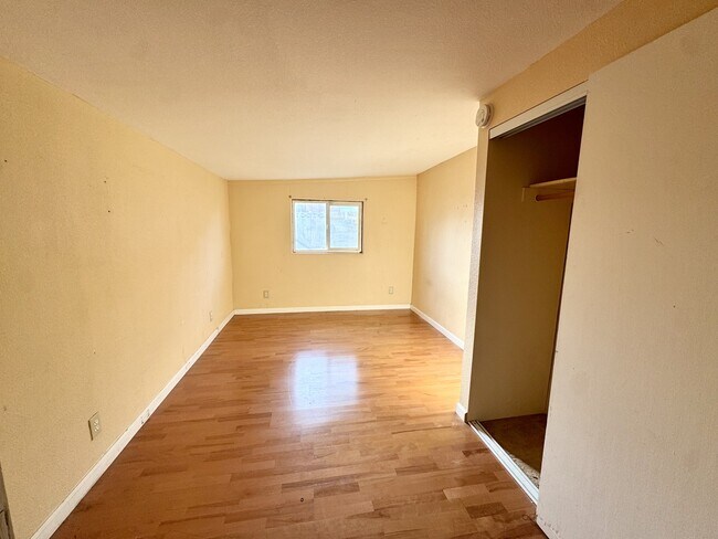 Building Photo - 8740 Catalpa Ave