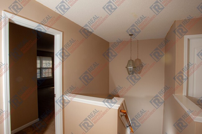 Building Photo - $2,500 – 4 Bed / 2.5 Bath house in South E...