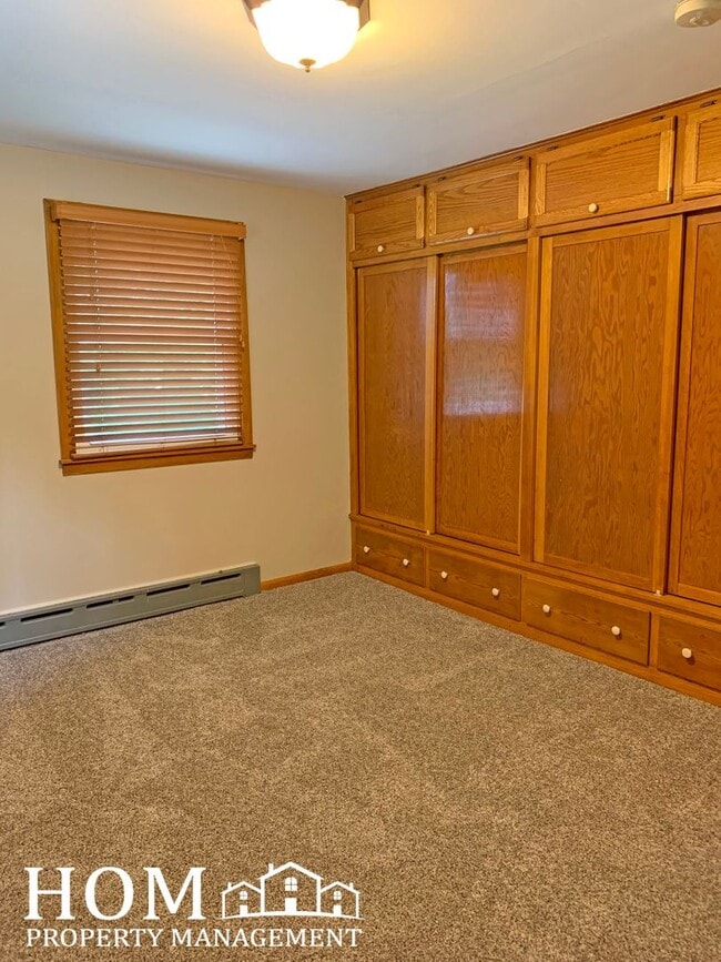 Building Photo - 4br/2ba Country House Available 7/1