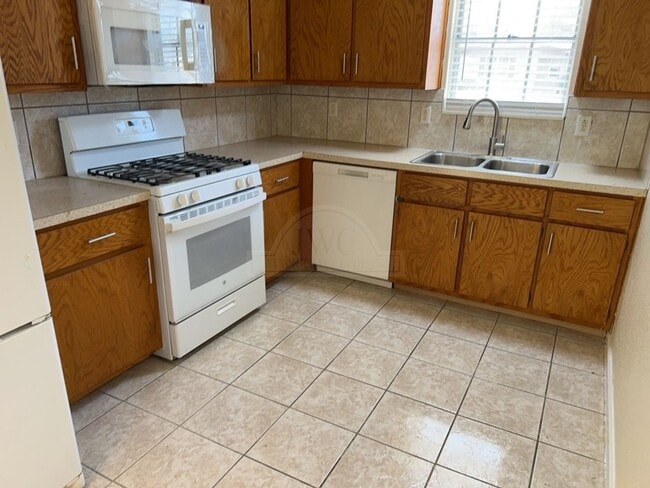 Building Photo - 1208 Ridgemont Dr