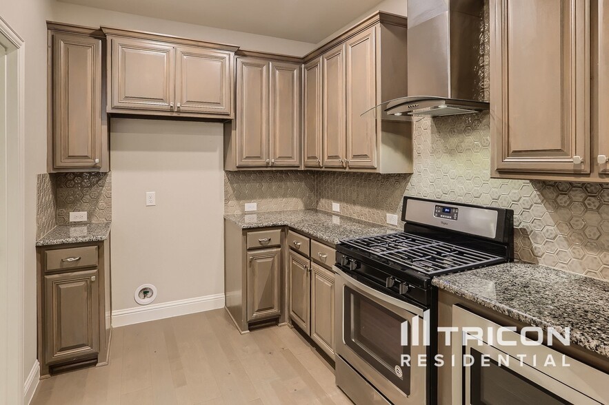 Building Photo - 4100 Pequin Dr