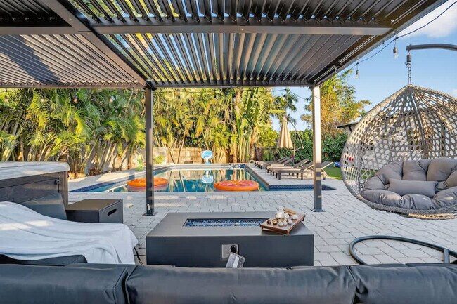 Building Photo - 2423 NE 202nd St