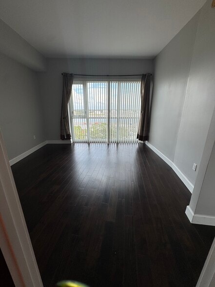 Building Photo - 912 Channelside Dr