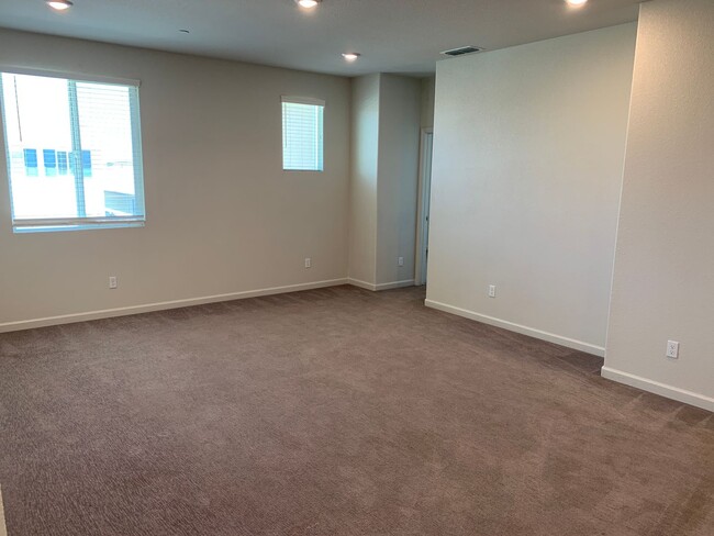 Building Photo - Brand new house ready to be called home