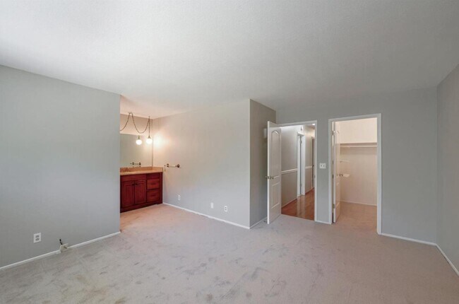 Building Photo - 6558 Crown Blvd