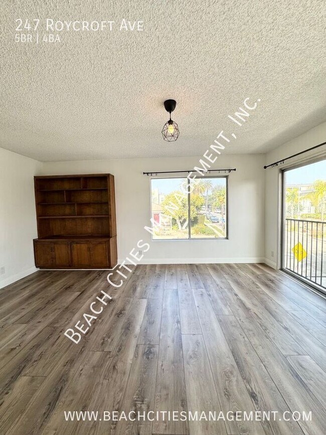 Building Photo - 247 Roycroft Ave