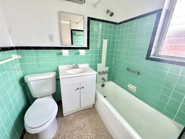 Building Photo - 140 SW 30th Ct