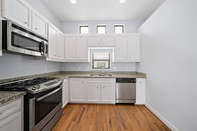 Building Photo - 2710 Hullsmith Dr