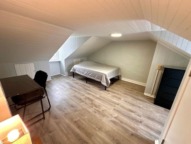 Building Photo - 546 N 11th St