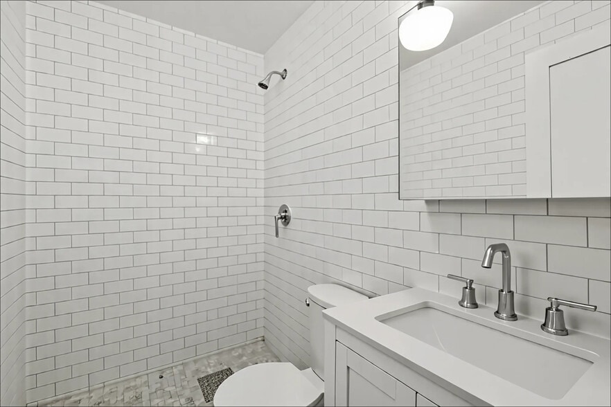 Building Photo - 201B E 82nd St