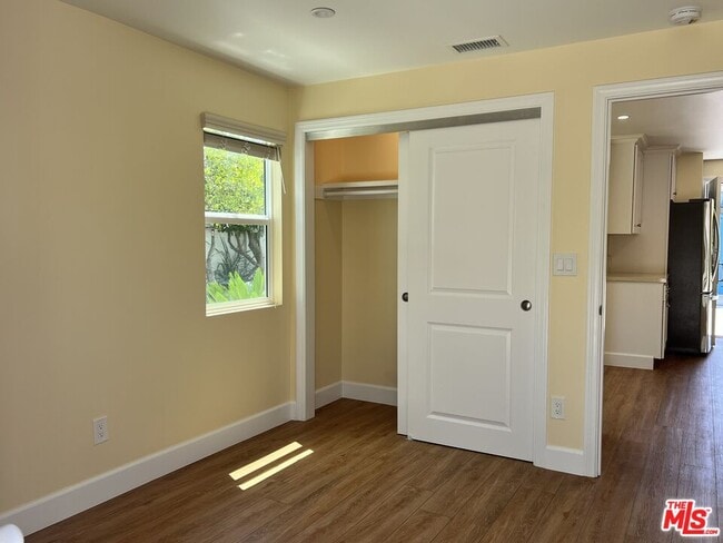 Building Photo - 3753 W 60th St