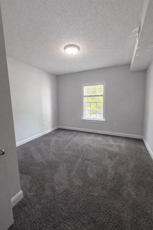 Building Photo - 6022 Dick Pond Rd