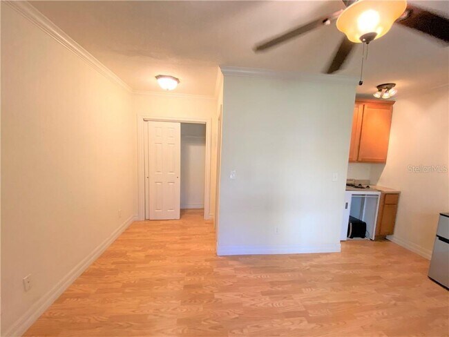 Building Photo - 1355 Drew St