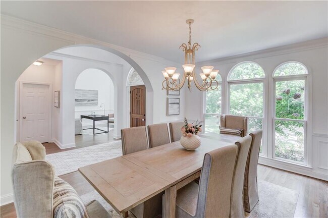 Building Photo - 2870 Roanoke Rd