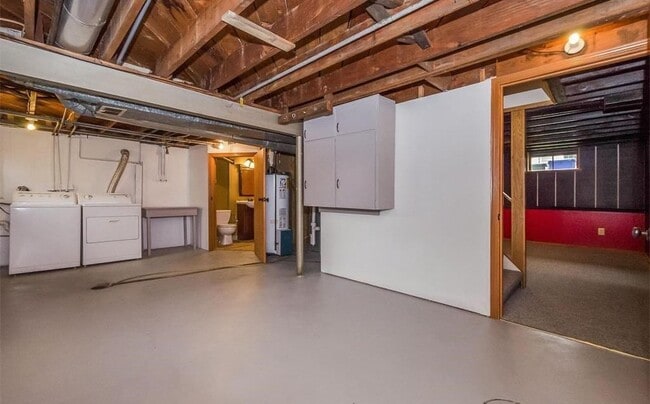 Building Photo - 3 Bedroom/1.5 Bathroom House - Available August 1st, 2025!