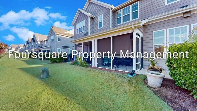 Building Photo - Town Home | Screened Back Porch | One Car ...
