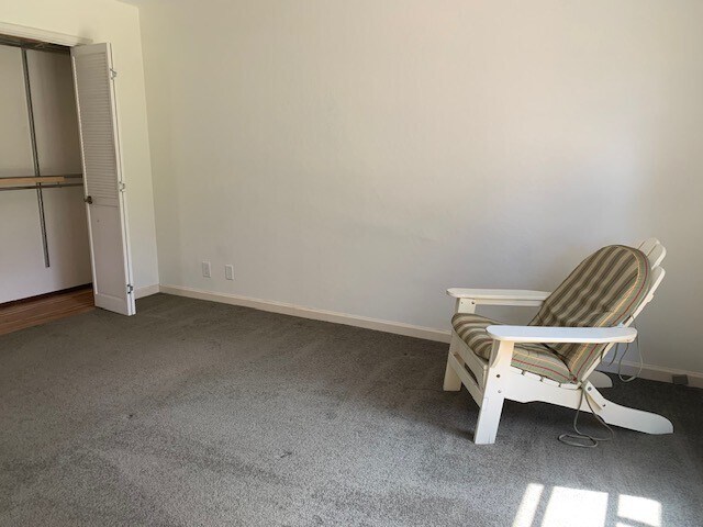 Building Photo - Beautifully Remodeled Evergreen house - hardwood, granite, A/C, stainless - Dogs welcome