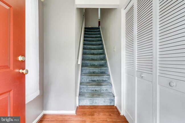 Building Photo - 1602 Hawthorne Ct