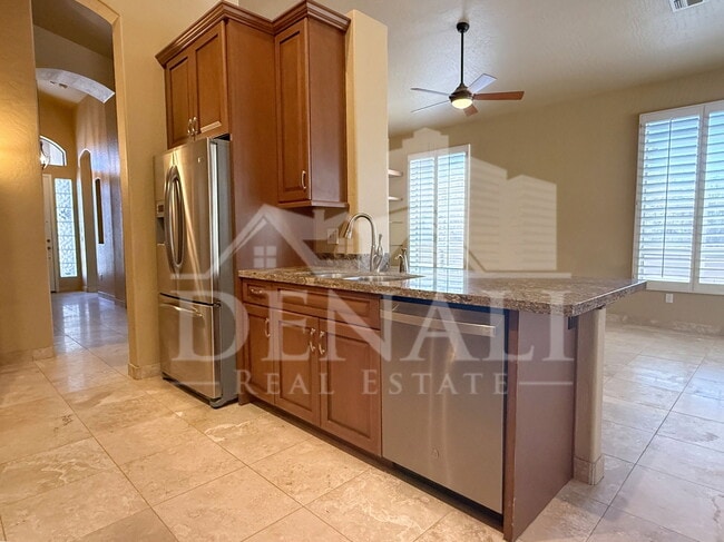 Building Photo - 3533 N Desert Oasis