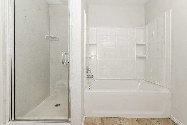Building Photo - $1,850 4 Bed/2 Bath/2 Garage Ready for Move-in Home in Woodland Creek