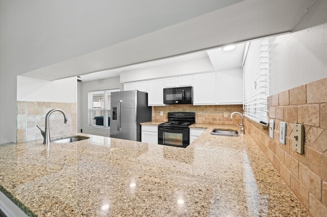Building Photo - 3218 Sycamore Springs Dr