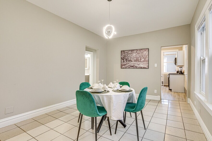 Building Photo - 6435 N Leavitt St