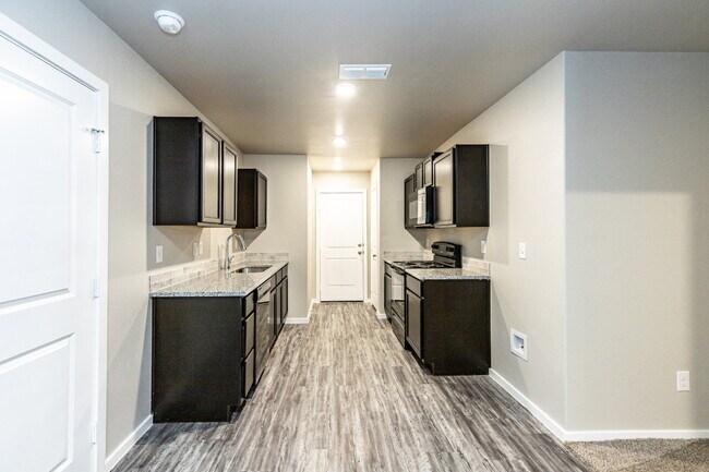 Building Photo - Luxurious Cottage Home Located In Bell Farms!