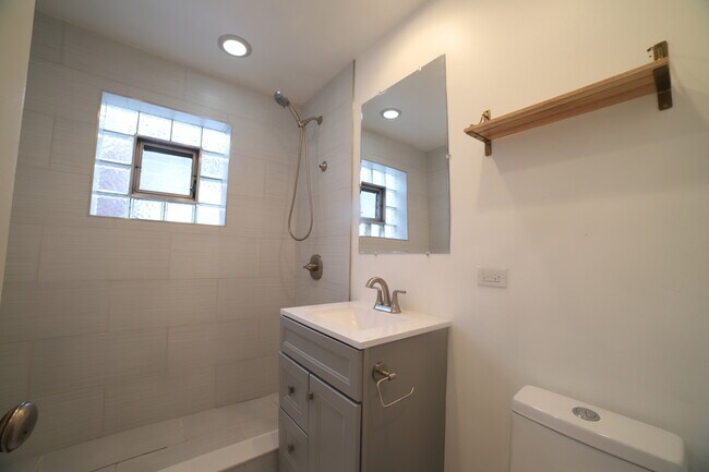 Building Photo - 3733 N Christiana Ave