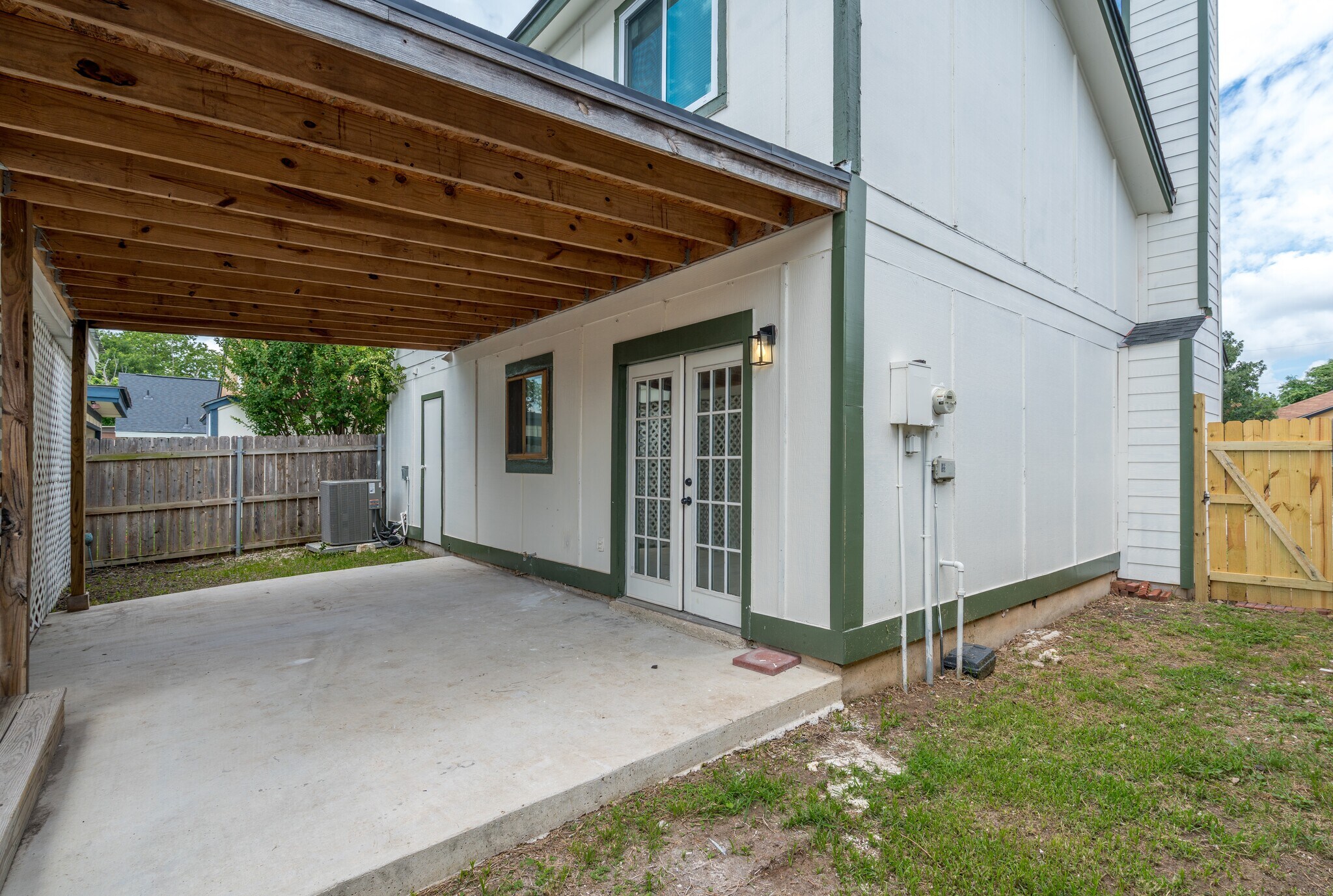 Building Photo - 731 Garden Meadow Dr