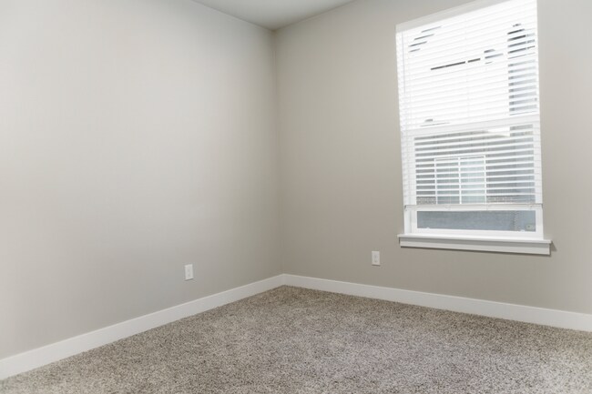 Building Photo - 4716 W Grady Ln