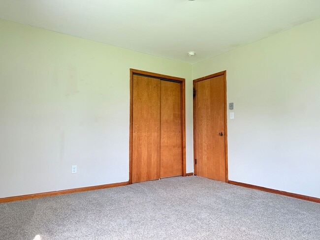 Building Photo - 305 Earlee Ave