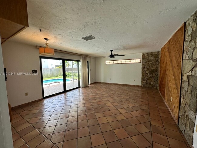 Building Photo - 3050 SW 21st St