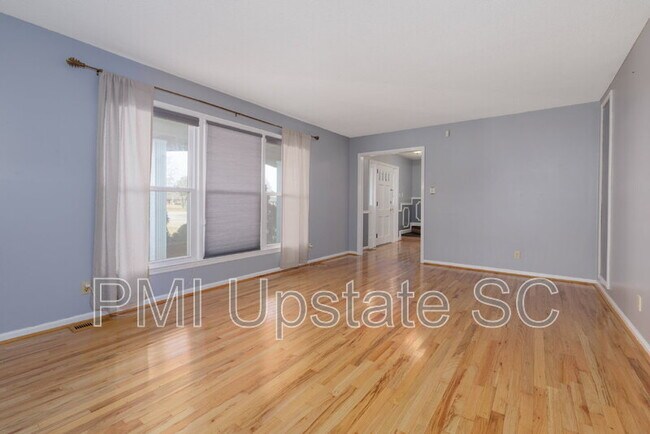 Building Photo - 103 Avondale Dr