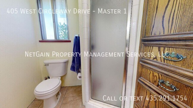 Building Photo - 405 Circleway Dr