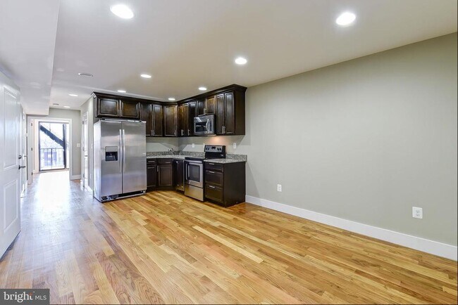Building Photo - 2031 Benning Rd NE
